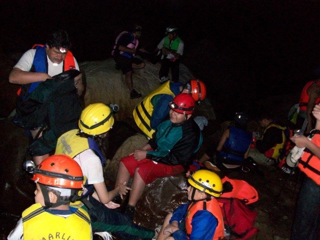  Grupo dentro da caverna 
